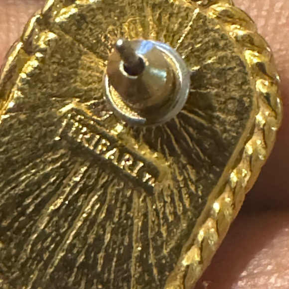 Trifari Chic Gold and Cream Stud Earrings - Picture 5 of 6